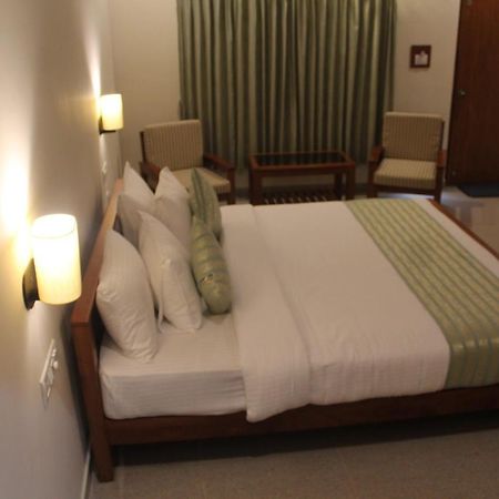 Vasathi Hotell Madikeri Eksteriør bilde