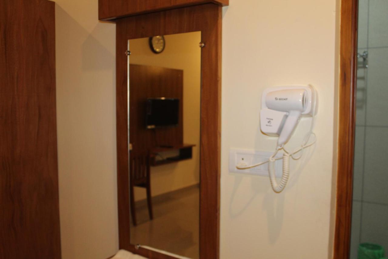 Vasathi Hotell Madikeri Eksteriør bilde